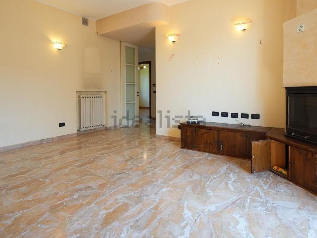 Appartamento in vendita di 214 m² in Via Carso, 11