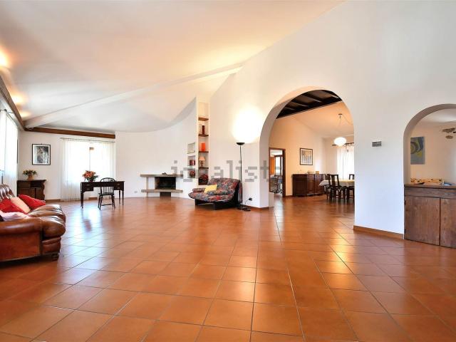 Appartamento in vendita di 214 m² in Via di Lucignano