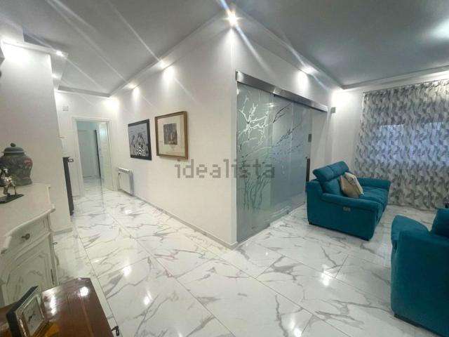 Appartamento in vendita di 214 m² in Via Leonardo da Vinci, 302