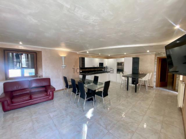 Appartamento in vendita di 214 m² in Via Roma, 71