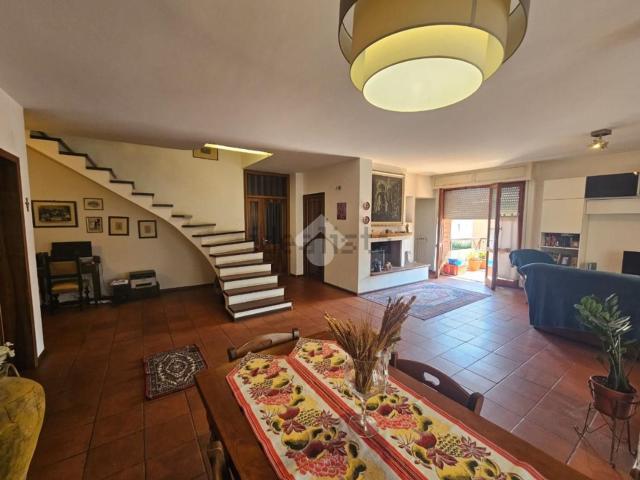 Appartamento in vendita di 214 m² in Via Romagna