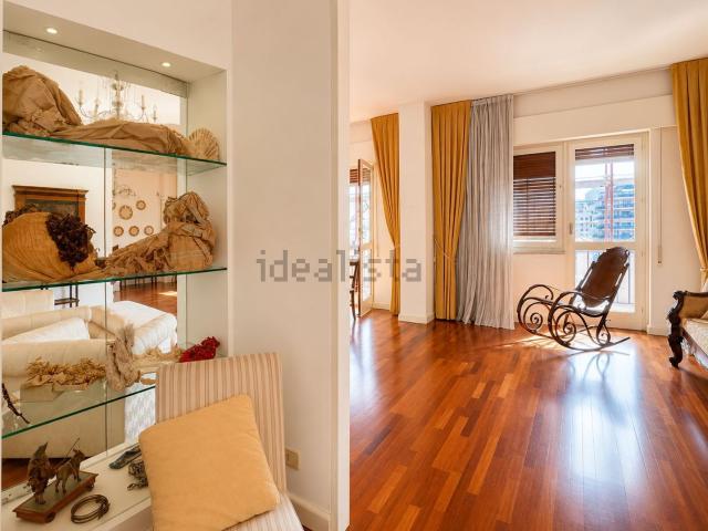 Appartamento in vendita di 214 m² in Viale Campania, 25