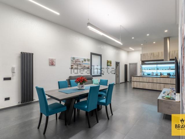 Appartamento in vendita di 215 m² in Via Corrado Lancia, 23