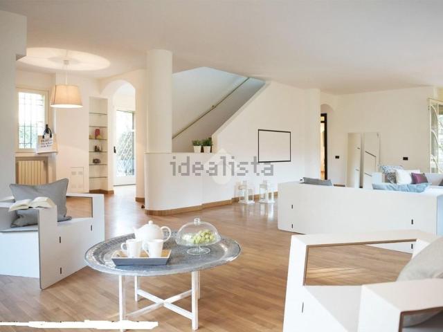 Appartamento in vendita di 215 m² in Via Cicalesi, 217