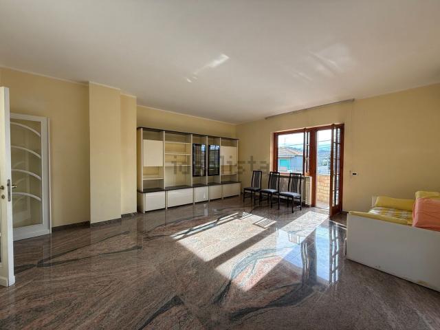 Appartamento in vendita di 215 m² in Via Aterno
