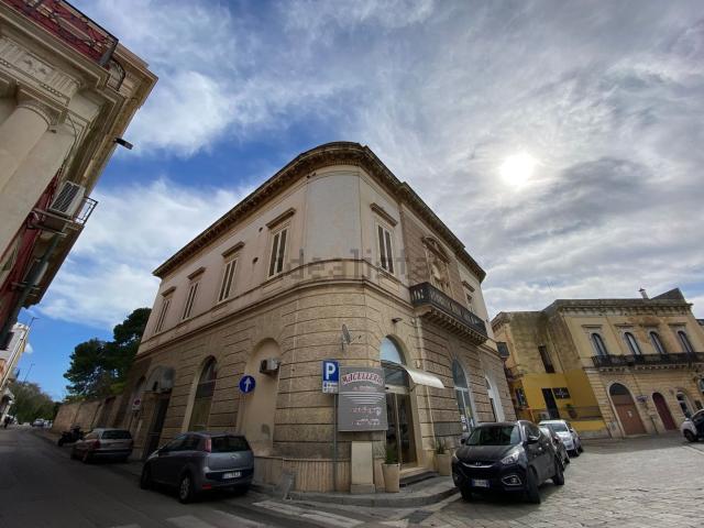 Appartamento in vendita di 215 m² in Via G. Leuzzi, 2