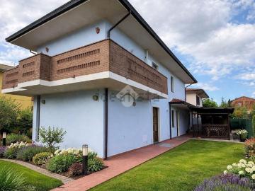 Appartamento in vendita di 215 m² in Via del Valico