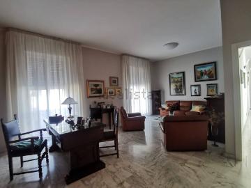 Appartamento in vendita di 215 m² in Via Flavio Gioia, 21