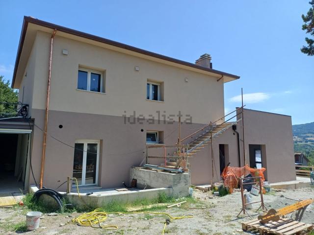 Appartamento in vendita di 215 m² in Via Montefeltro, 150