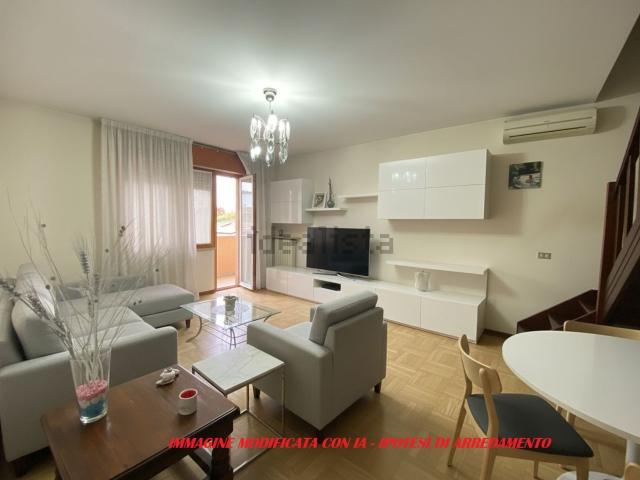 Appartamento in vendita di 215 m² in Via Manlio Feruglio, 29