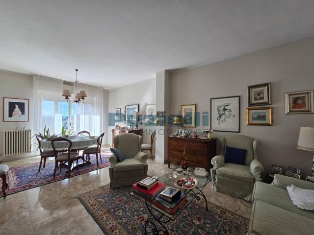 Appartamento in vendita di 215 m² in Via Mentuccia, 13