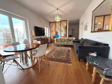 Appartamento in vendita di 215 m² in Via Raffaello Sanzio, 15