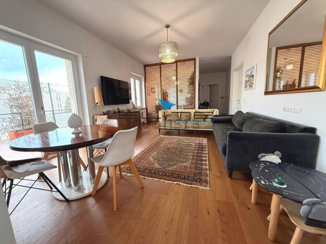 Appartamento in vendita di 215 m² in Via Raffaello Sanzio, 15