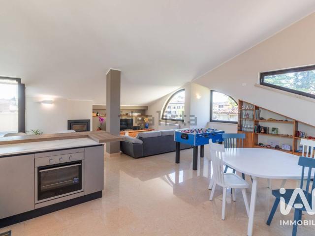Appartamento in vendita di 215 m² in Via Valpolicella