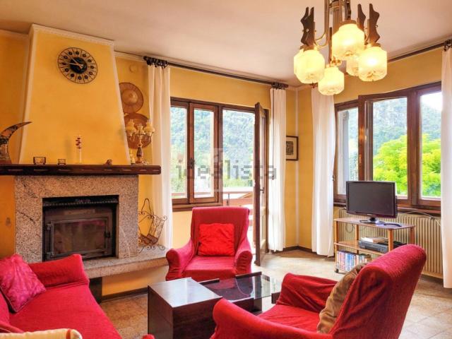 Appartamento in vendita di 215 m² in Strada Statale 240