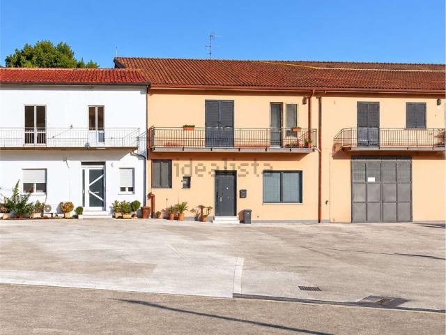 Appartamento in vendita di 216 m² in Via Contrda Pisciolo