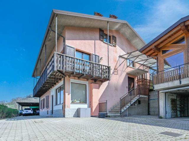 Appartamento in vendita di 216 m² in Via Calverola