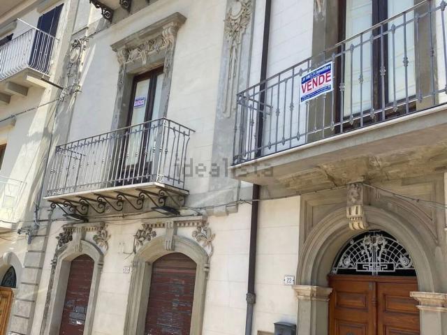 Appartamento in vendita di 216 m² in Via Giuseppe Garibaldi