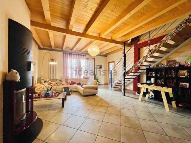 Appartamento in vendita di 216 m² in Via Grotta, 1