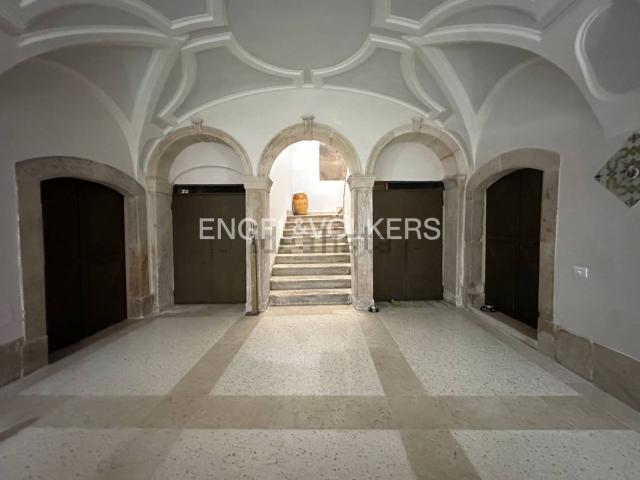 Appartamento in vendita di 216 m² in Via Iolanda, 7
