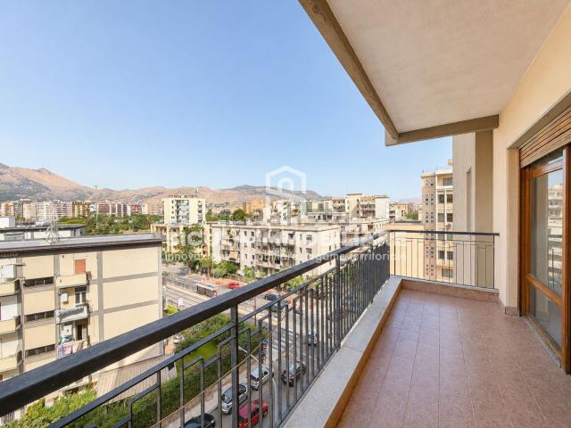 Appartamento in vendita di 216 m² in Via Leonardo da Vinci, 94