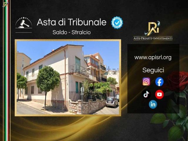 Appartamento in vendita di 216 m² in Via San G. Bosco, 32