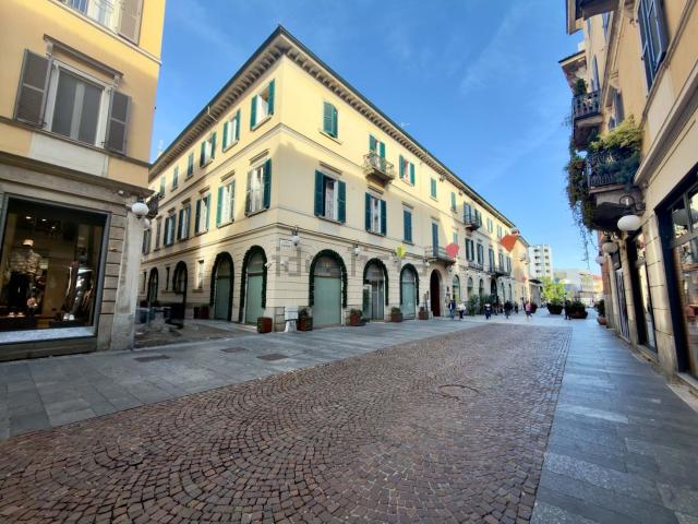 Appartamento in vendita di 216 m² in Corso Cavour, 17