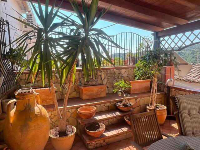 Appartamento in vendita di 216 m² in Corso Guglielmo Pepe