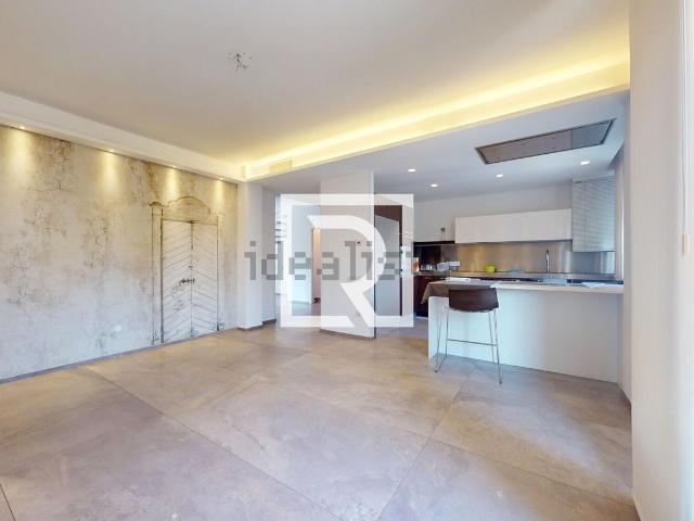 Appartamento in vendita di 217 m² in Via A. De Curtis, 4