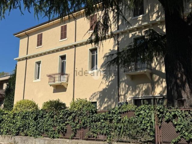 Appartamento in vendita di 217 m² in Via Monte Ortigara, 14