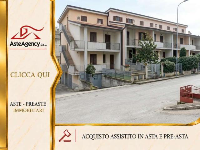 Appartamento in vendita di 217 m² in Via San Pio da Pietralcina, 46