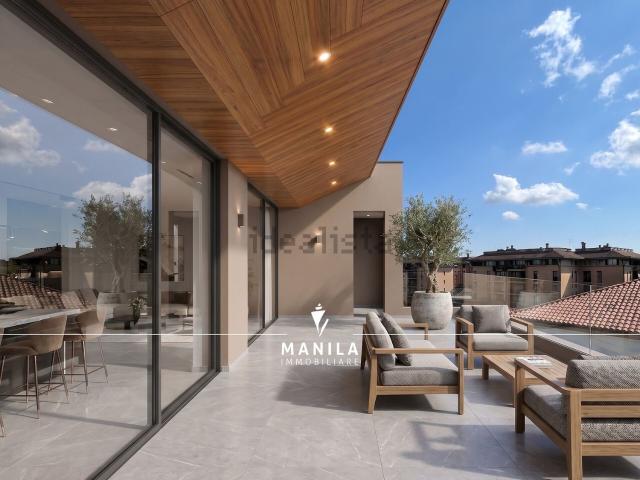 Appartamento in vendita di 217 m² in Via Ugo Foscolo