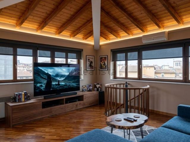 Appartamento in vendita di 218 m² in Via dell&apos Ospedale