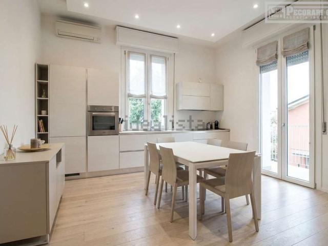 Appartamento in vendita di 218 m² in Via F. Prampolini, 156