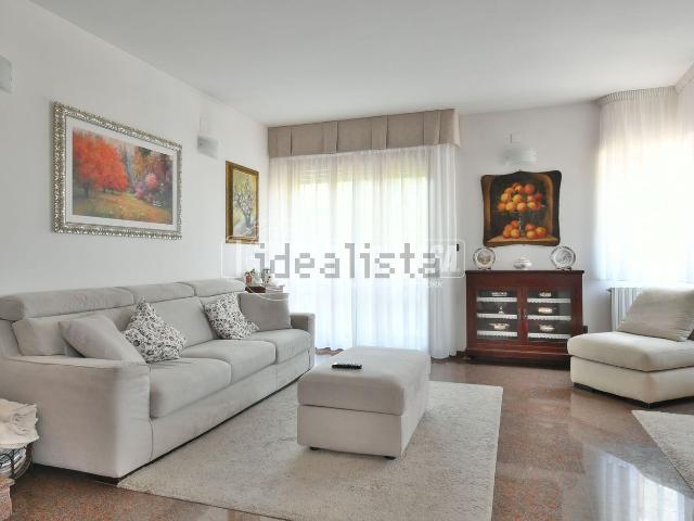Appartamento in vendita di 218 m² in Via Loreto