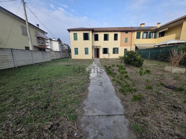 Appartamento in vendita di 218 m² in Via R. Franchetti, 100