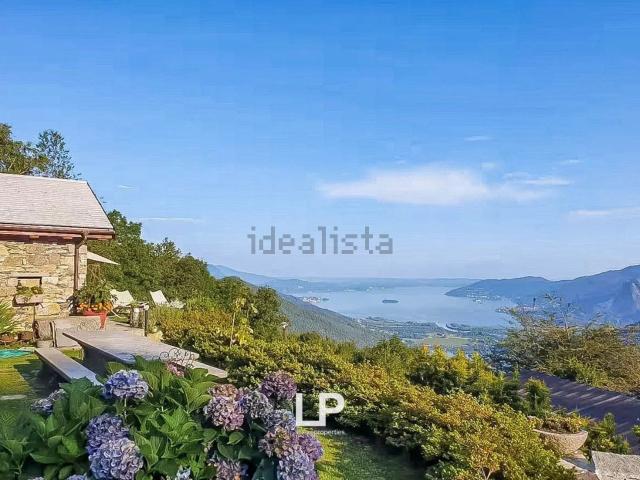 Appartamento in vendita di 218 m² in Via Rovegro