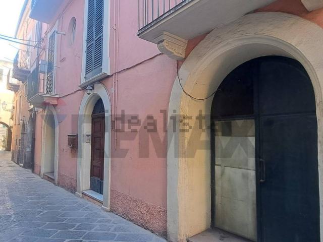 Appartamento in vendita di 218 m² in Via Umberto I, 17