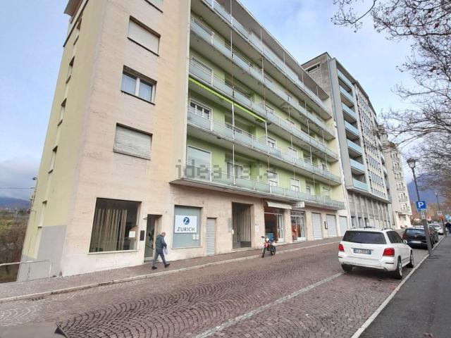 Appartamento in vendita di 218 m² in Viale Duca D&apos Aosta, 73