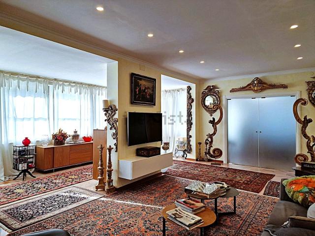 Appartamento in vendita di 218 m² in Corso degli Inglesi, 459