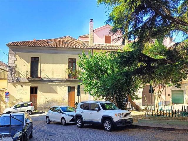 Appartamento in vendita di 218 m² in Largo Raffaele Marincola Cattaneo, 1