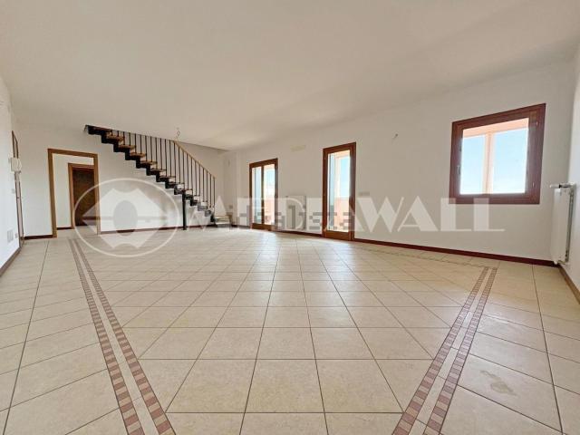 Appartamento in vendita di 219 m² in Via A. Sommariva, 38