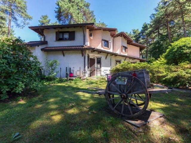 Appartamento in vendita di 219 m² in Via dei PINI, 3