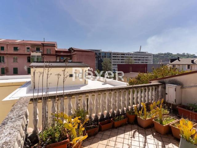 Appartamento in vendita di 219 m² in Via Francesco Capoderose, 35