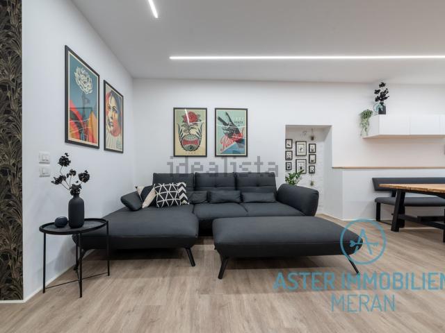 Appartamento in vendita di 219 m² in Via Portici