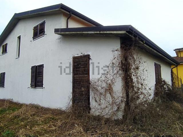 Appartamento in vendita di 219 m² in Via Provinciale per Mocrone