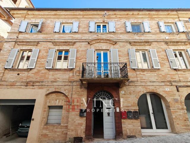 Appartamento in vendita di 219 m² in Via Roma