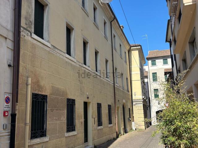 Appartamento in vendita di 220 m² in Via Collalto