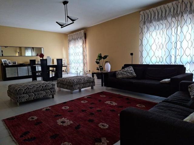 Appartamento in vendita di 220 m² in Via Como