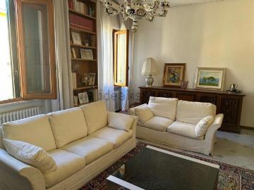 Appartamento in vendita di 220 m² in Via Corrado Corti